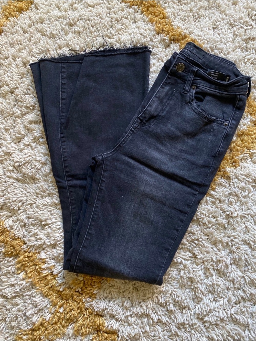 Women's Black Flare Jeans — Modern High-Rise Stretch